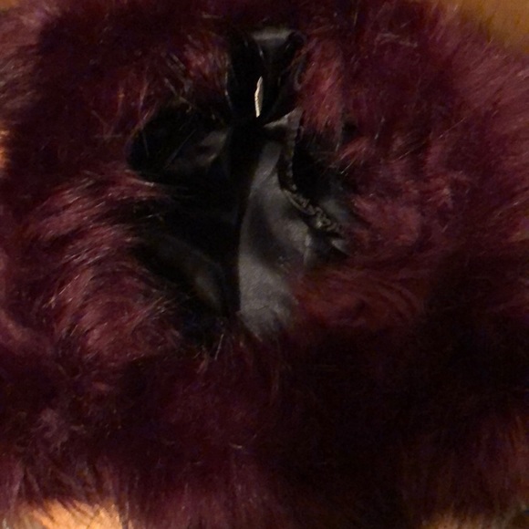 Burgundy faux fur bag - Picture 3 of 3